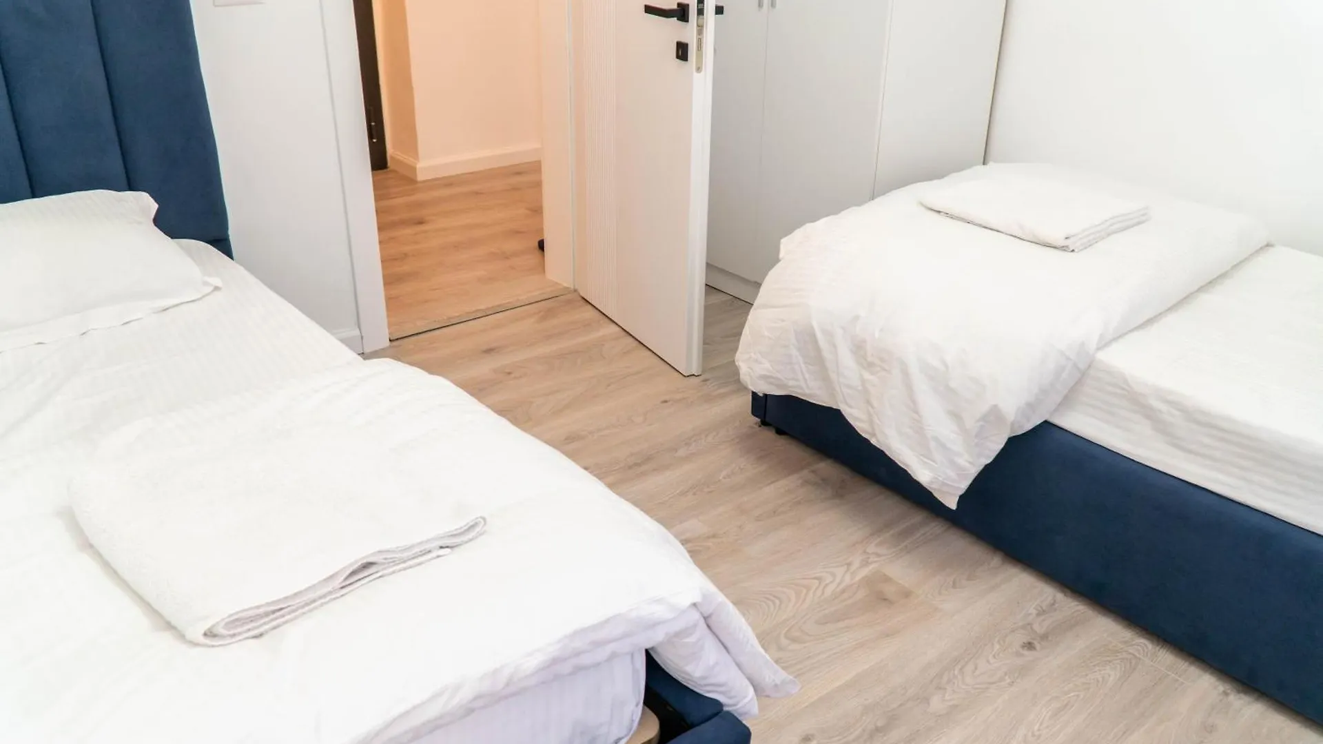 Signature Apartment 8 Tirana 0*,
