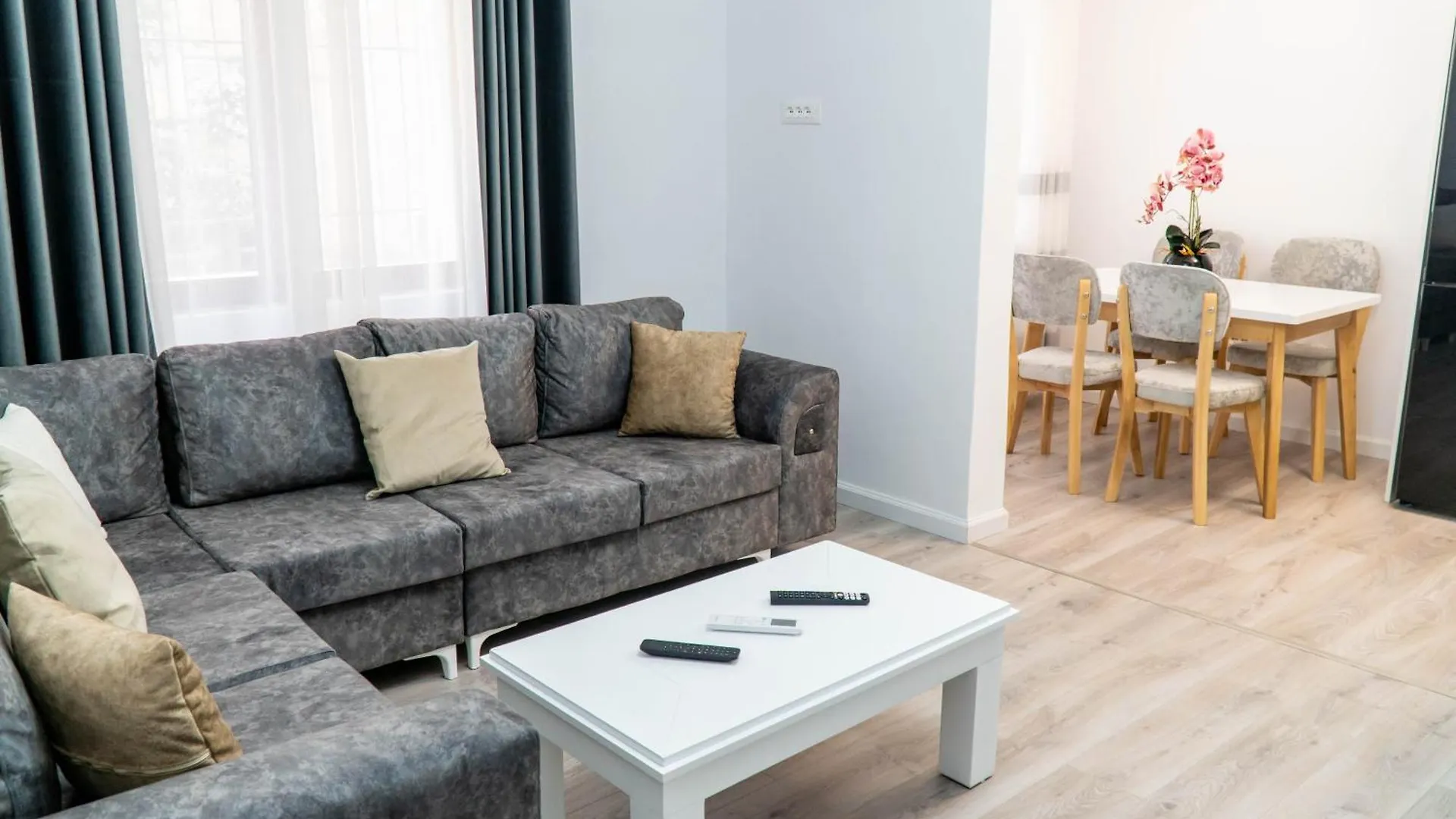 Signature Apartment 8 Tirana