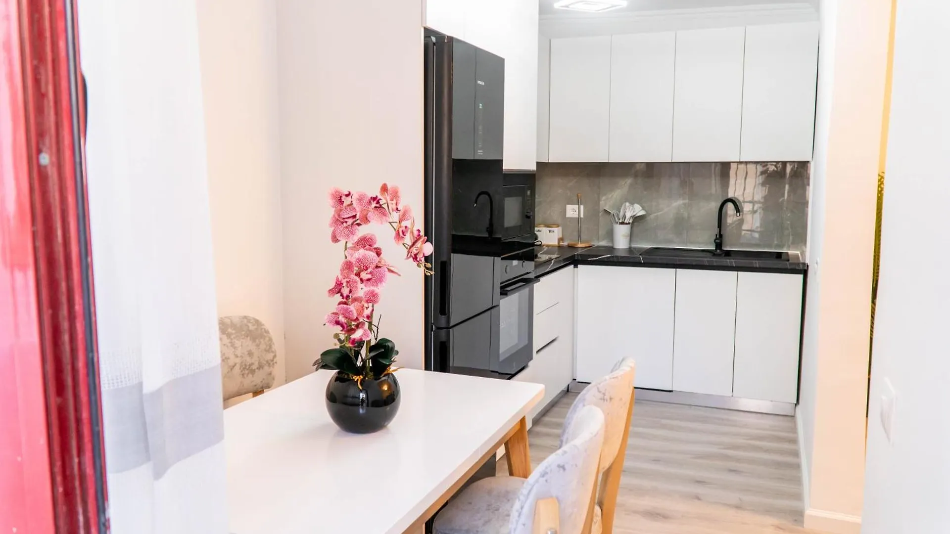 Signature Apartment 8 Tirana Albania
