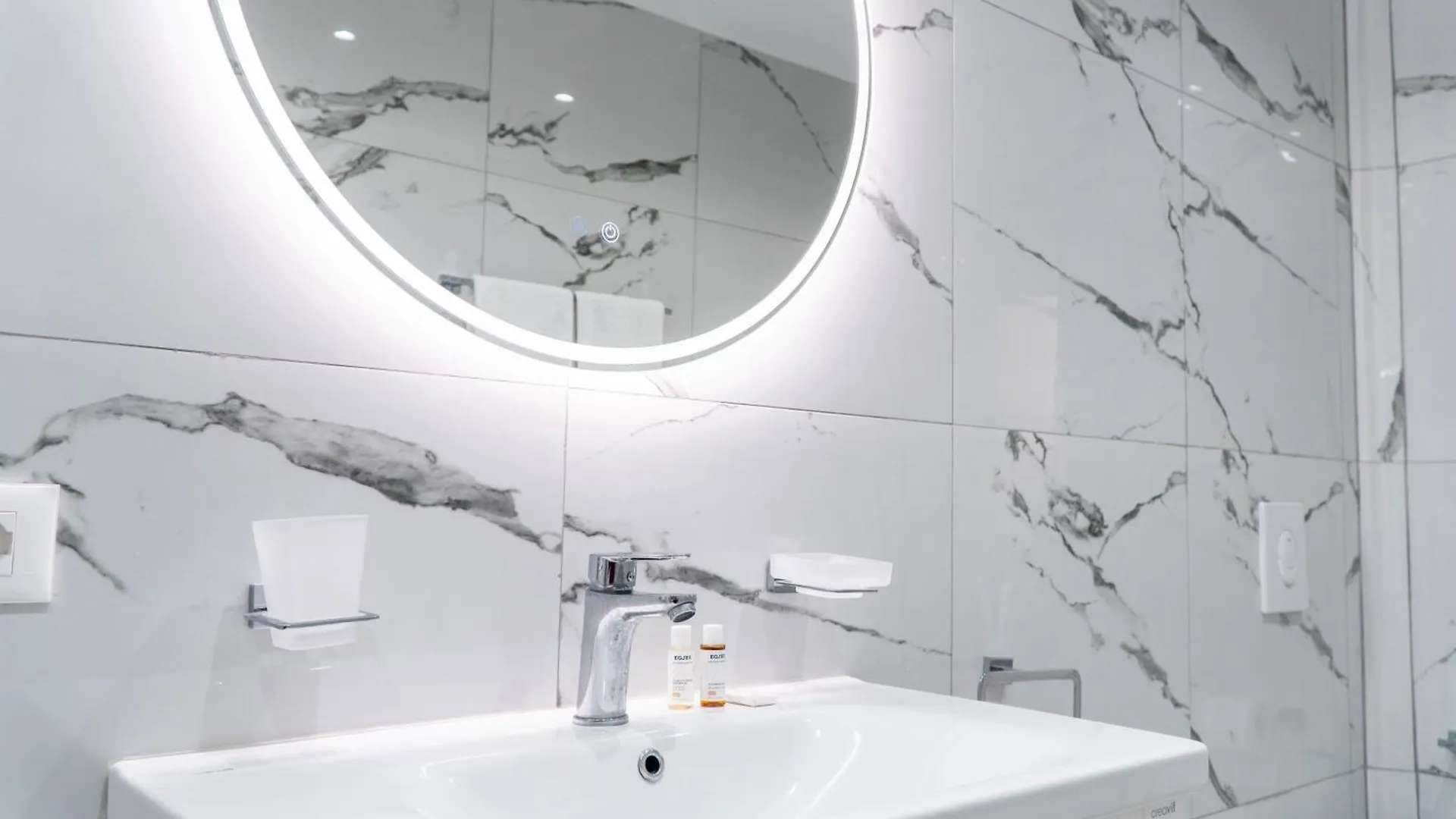 Signature Apartment 8 Tirana 0*,